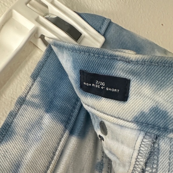 THE GAP Blue Tie-Dye Jean Shorts Frayed SIZE 26 US 4 Casual BBQ Beach Day Walk - Picture 3 of 6